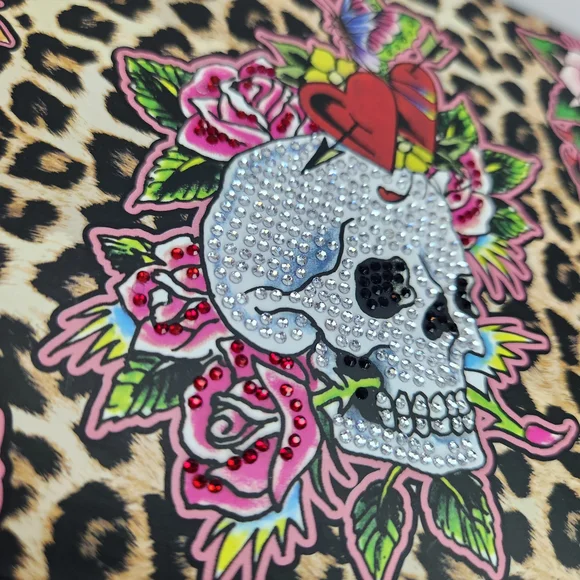 ED Hardy Watch Bracelet with 1 Heart-shaped watch face & 6 Charms Y2K Style NWT - Picture 6 of 7